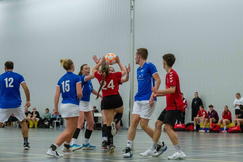 Nexus toont veerkracht en teamgeest tegen Blauw-Wit